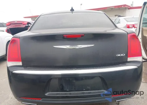 2018 Chrysler 300 Limited z USA, uszkodzony, nr VIN 2C3CCAEG2JH142688